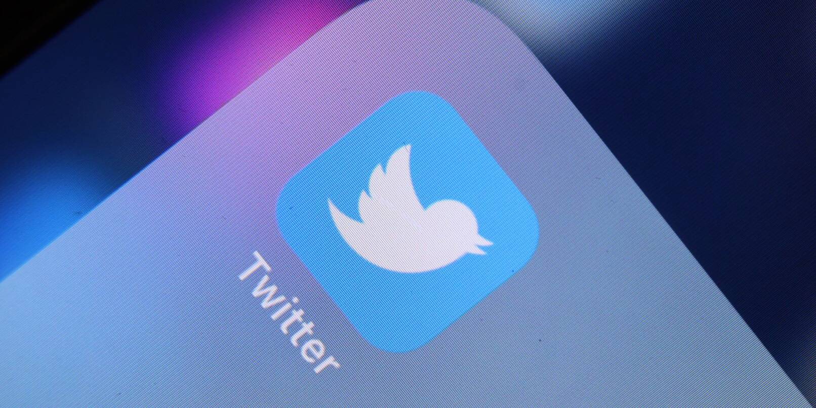 Bei Twitter kann man sich Tweets entweder chronologisch oder gewichtet vom Algorithmus anzeigen lassen. Bei Twitter kann man sich Tweets entweder chronologisch oder gewichtet vom Algorithmus anzeigen lassen.