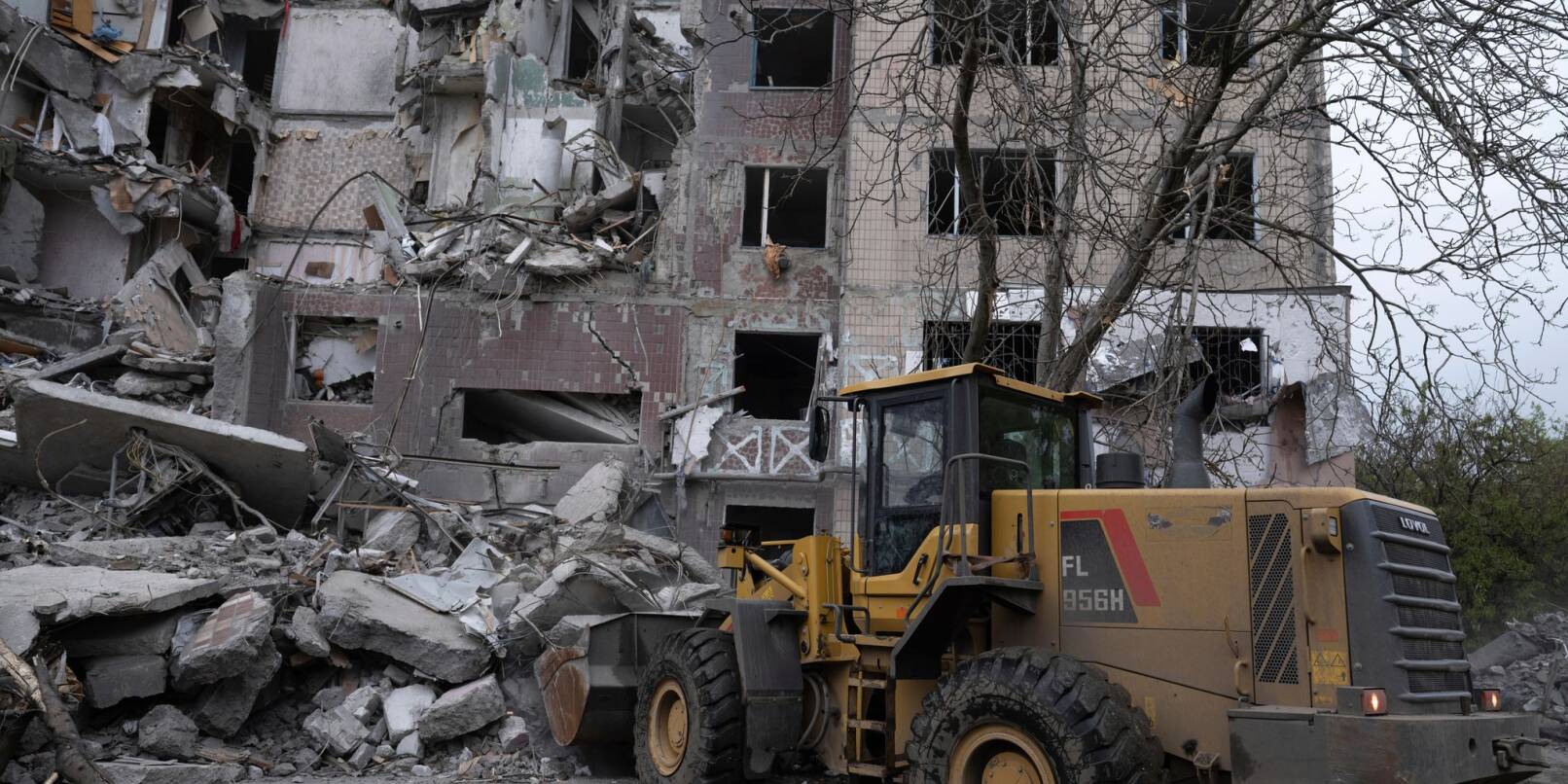 Die Ukraine beklagt auch nach dem Start einer von Moskau angekündigten dreitägigen Waffenruhe Angriffe von russischer Seite. Die Ukraine beklagt auch nach dem Start einer von Moskau angekündigten dreitägigen Waffenruhe Angriffe von russischer Seite.