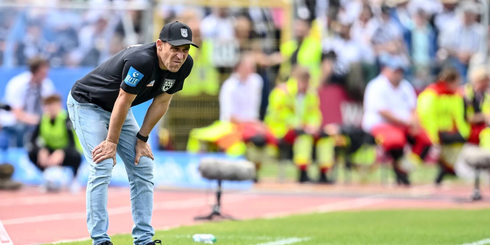 Robert Lechleiter und der SSV Ulm kämpfen am Samstag in Hamburg gegen den drohenden Abstieg. Robert Lechleiter und der SSV Ulm kämpfen am Samstag in Hamburg gegen den drohenden Abstieg.