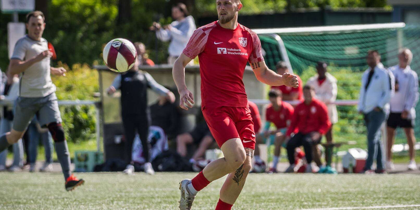 Nils Arras erzielte den 1:0-Führungstreffer für den FC Fürth im Derby gegen den SV Lörzenbach, das die Gastgeber am Ende klar mit 4:1 gewannen. Während die Fürther am Sonntag in Groß-Rohrheim antreten, kann der SVL im Heimspiel gegen den SV Unter-Flockenbach II einen großen Schritt Richtung Klassenerhalt machen. Nils Arras erzielte den 1:0-Führungstreffer für den FC Fürth im Derby gegen den SV Lörzenbach, das die Gastgeber am Ende klar mit 4:1 gewannen. Während die Fürther am Sonntag in Groß-Rohrheim antreten, kann der SVL im Heimspiel gegen den SV Unter-Flockenbach II einen großen Schritt Richtung Klassenerhalt machen.