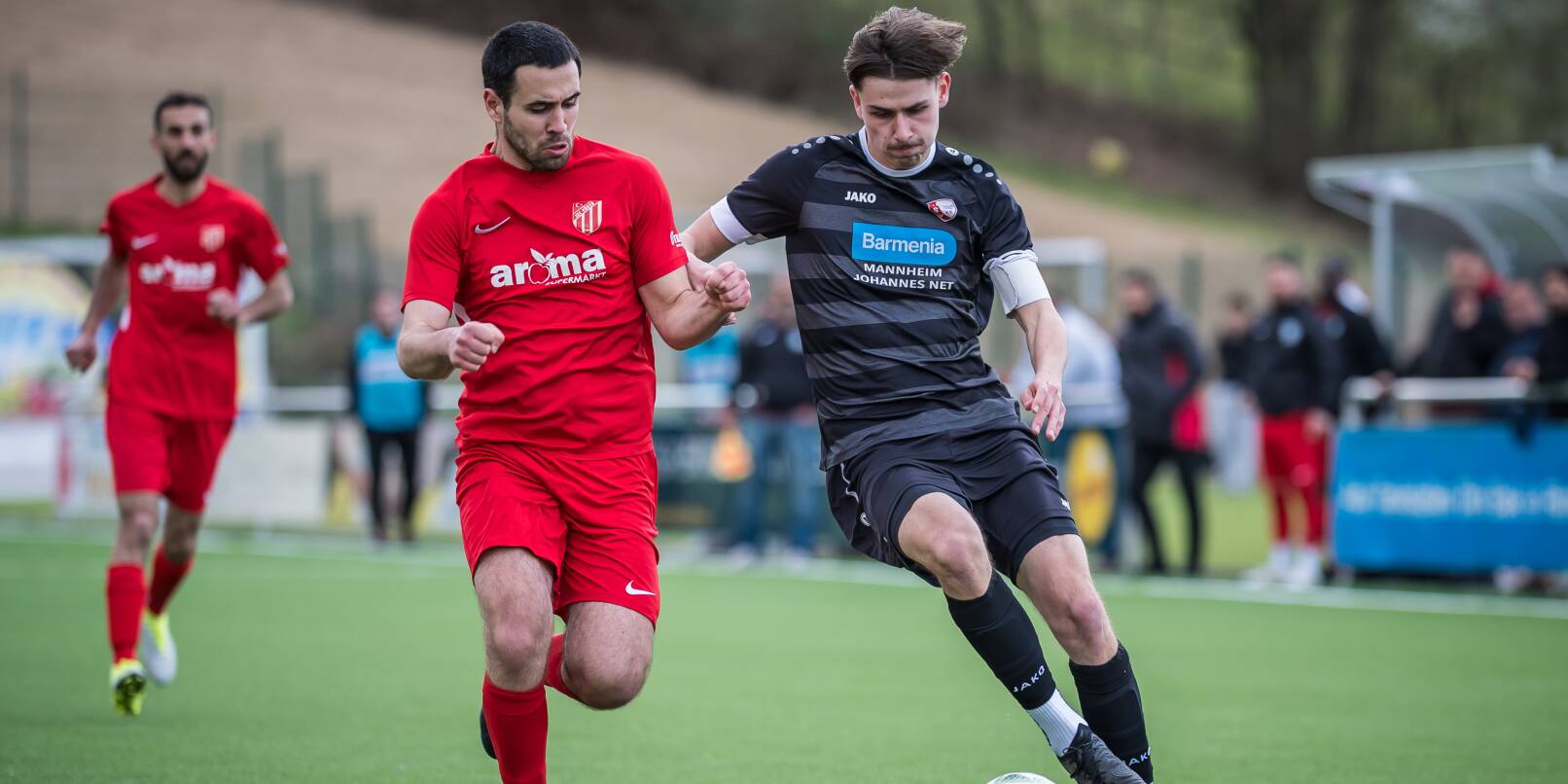 Der Aschbacher Dylan Bräse (rechts) zieht am Fürther Hussien Khallaf vorbei. Nach der Niederlage der FSG Bensheim in Hambach ist der TSV im Rennen um den Aufstiegsrelegationsplatz in der Fußball-Kreisliga A dabei. Der Aschbacher Dylan Bräse (rechts) zieht am Fürther Hussien Khallaf vorbei. Nach der Niederlage der FSG Bensheim in Hambach ist der TSV im Rennen um den Aufstiegsrelegationsplatz in der Fußball-Kreisliga A dabei.