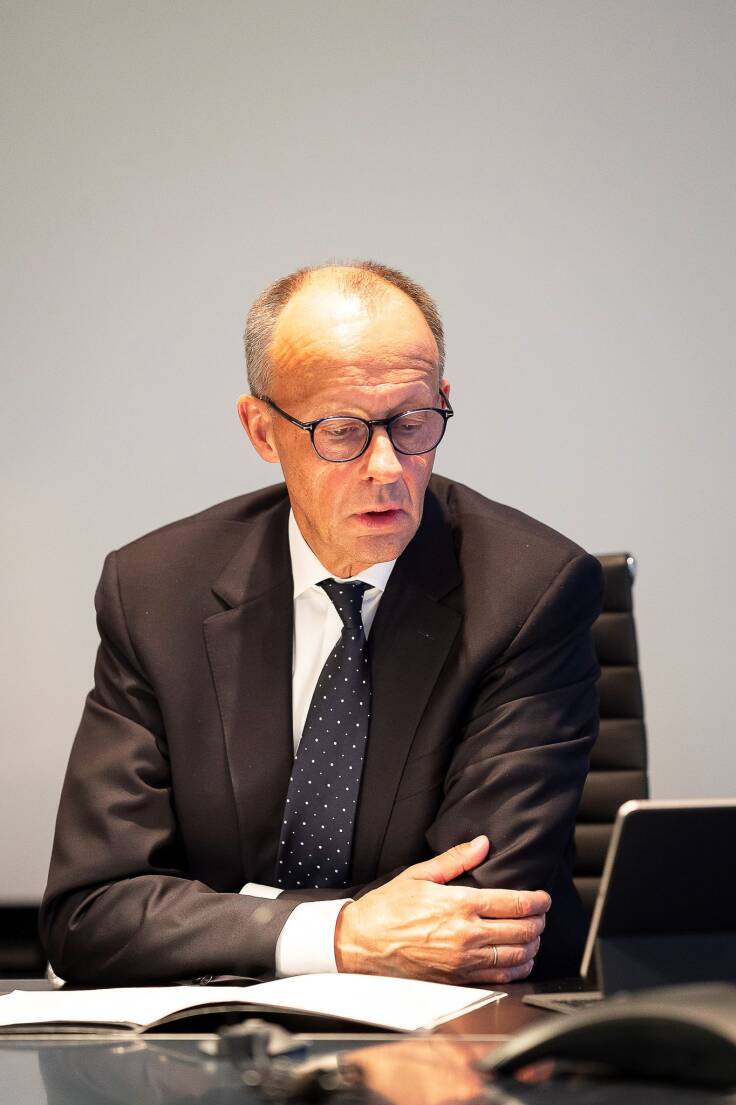 Zwei Tage nach seinem Amtsantritt telefoniert der neue Kanzler erstmals mit dem US-Präsidenten. Zwei Tage nach seinem Amtsantritt telefoniert der neue Kanzler erstmals mit dem US-Präsidenten.