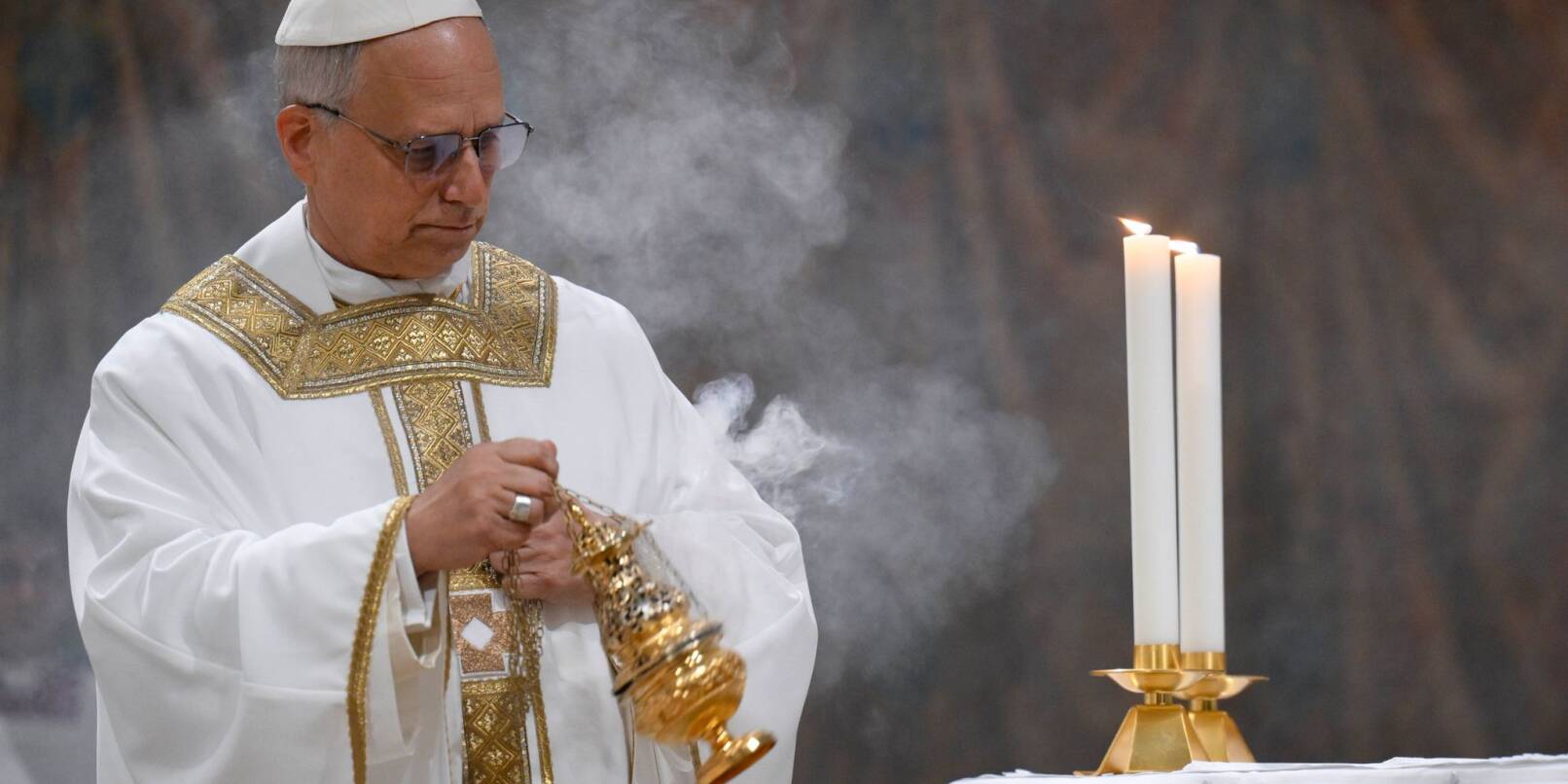 Am Morgen nach seiner Wahl zelebrierte der neue Papst eine Messe in der Sixtinischen Kapelle. Am Morgen nach seiner Wahl zelebrierte der neue Papst eine Messe in der Sixtinischen Kapelle.