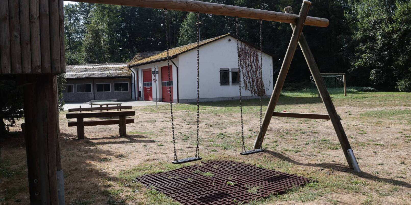 Das Dorfgemeinschaftshaus in Linnenbach ist mit seinem ausgebauten Außenbereich unter anderem für Familienfeiern beliebt. Das Dorfgemeinschaftshaus in Linnenbach ist mit seinem ausgebauten Außenbereich unter anderem für Familienfeiern beliebt.