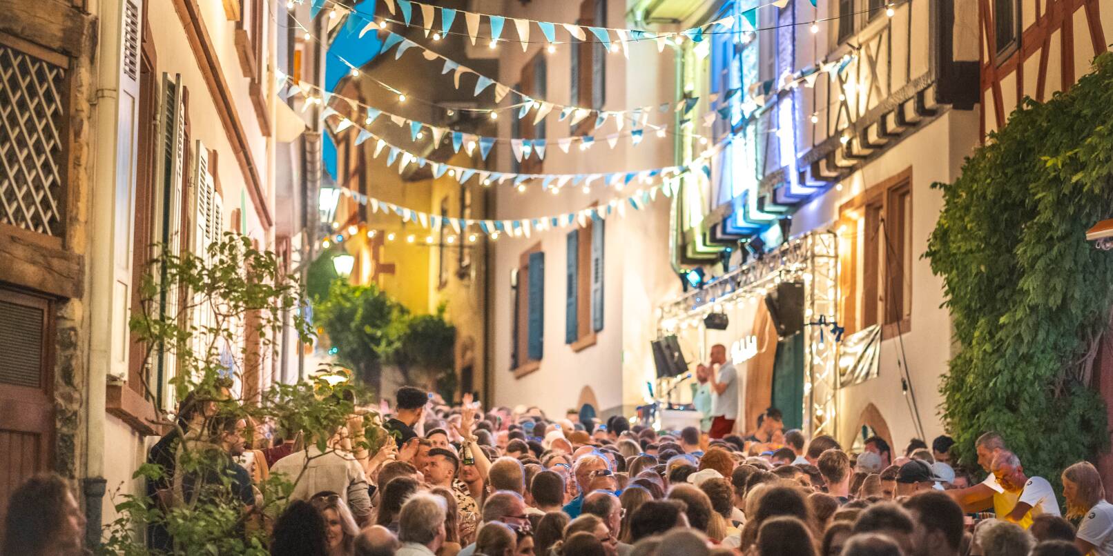 Volle Gassen, gute Stimmung. Ob das Nachtleben in der Altstadt am Kerwe-Wochenende wieder so ausgelassen wird? Volle Gassen, gute Stimmung. Ob das Nachtleben in der Altstadt am Kerwe-Wochenende wieder so ausgelassen wird?