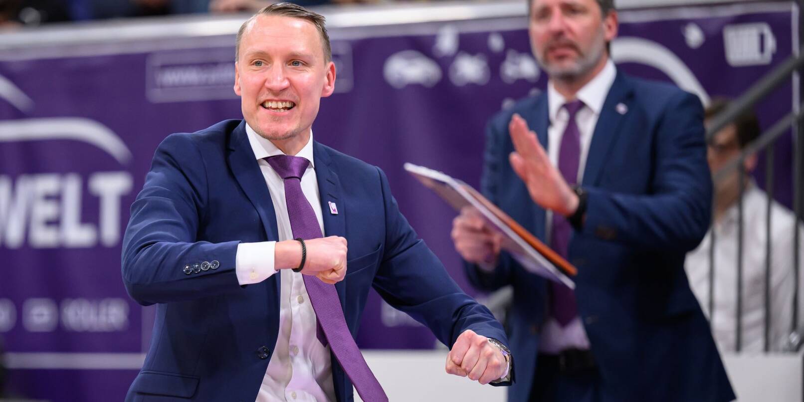 Abschied aus Göttingen: Trainer Mikko Riipingen (l) übernimmt die MHP Riesen Ludwigsburg. Abschied aus Göttingen: Trainer Mikko Riipingen (l) übernimmt die MHP Riesen Ludwigsburg.