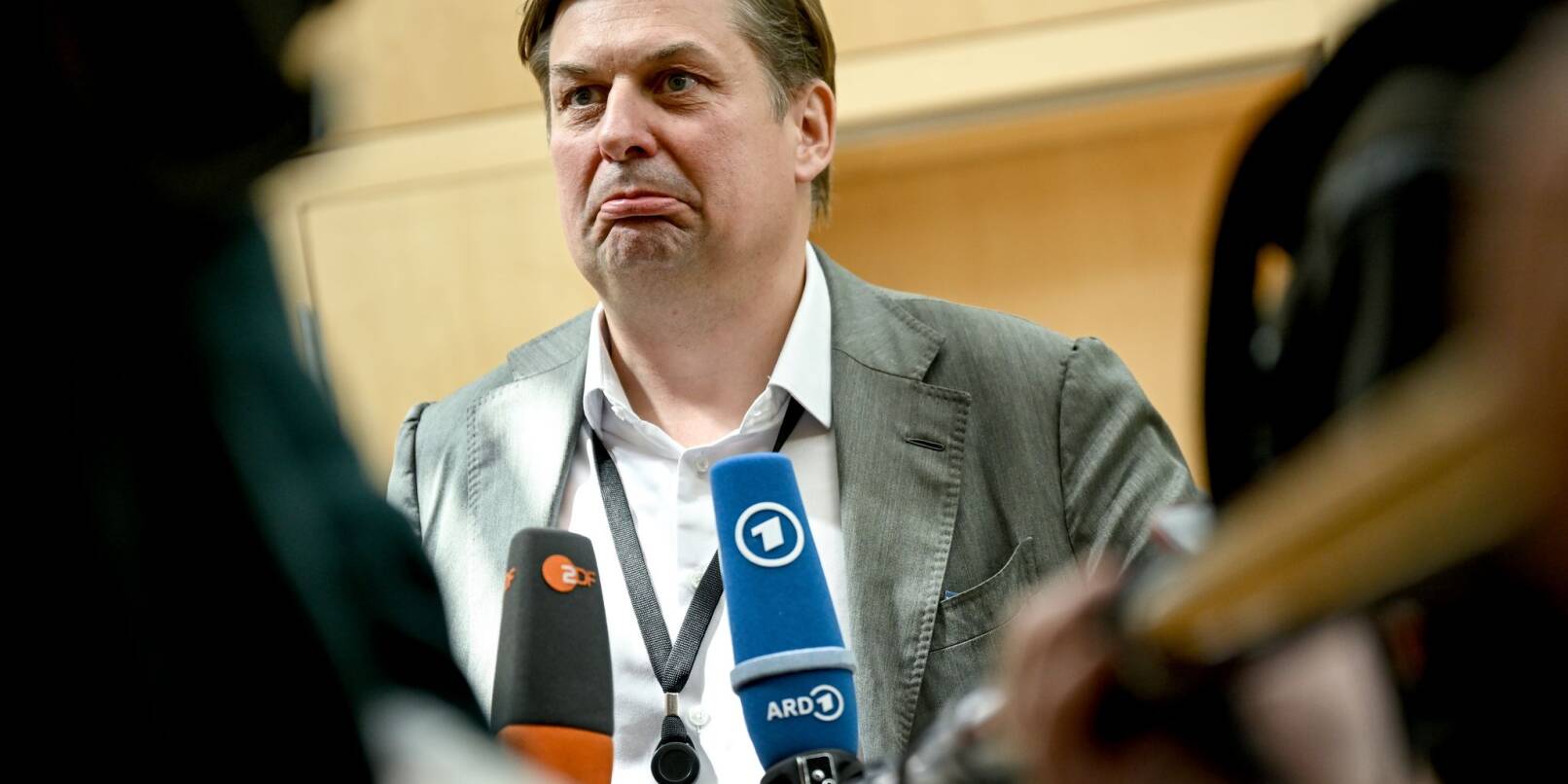 Krah nennt die Vorwürfe absurd und politisch motiviert. (Archivbild) Krah nennt die Vorwürfe absurd und politisch motiviert. (Archivbild)