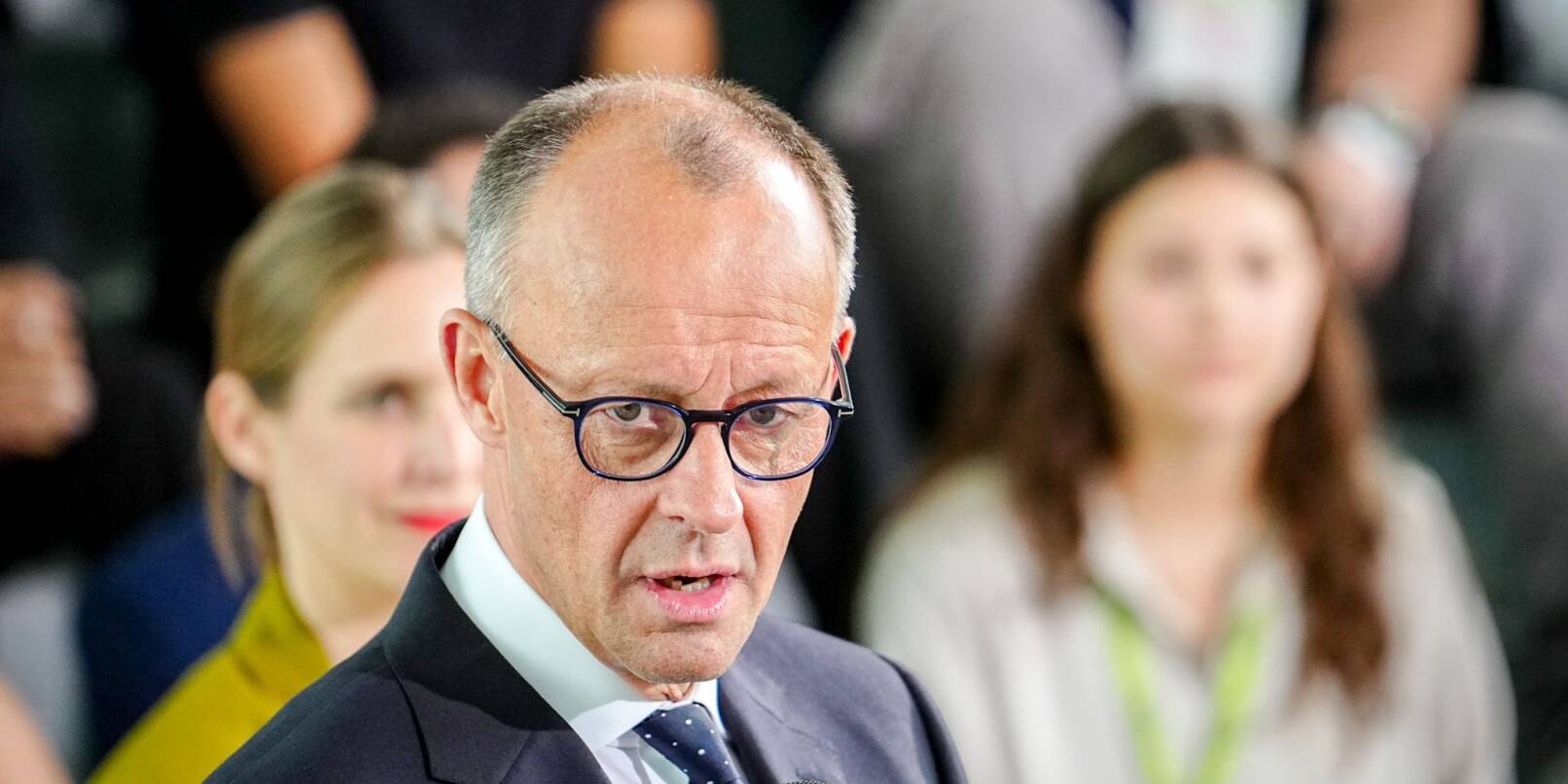 Opfer von Fake News: Eine Webseite verbreitet Falschinformationen unter dem Namen von Bundeskanzler Friedrich Merz (CDU). Opfer von Fake News: Eine Webseite verbreitet Falschinformationen unter dem Namen von Bundeskanzler Friedrich Merz (CDU).
