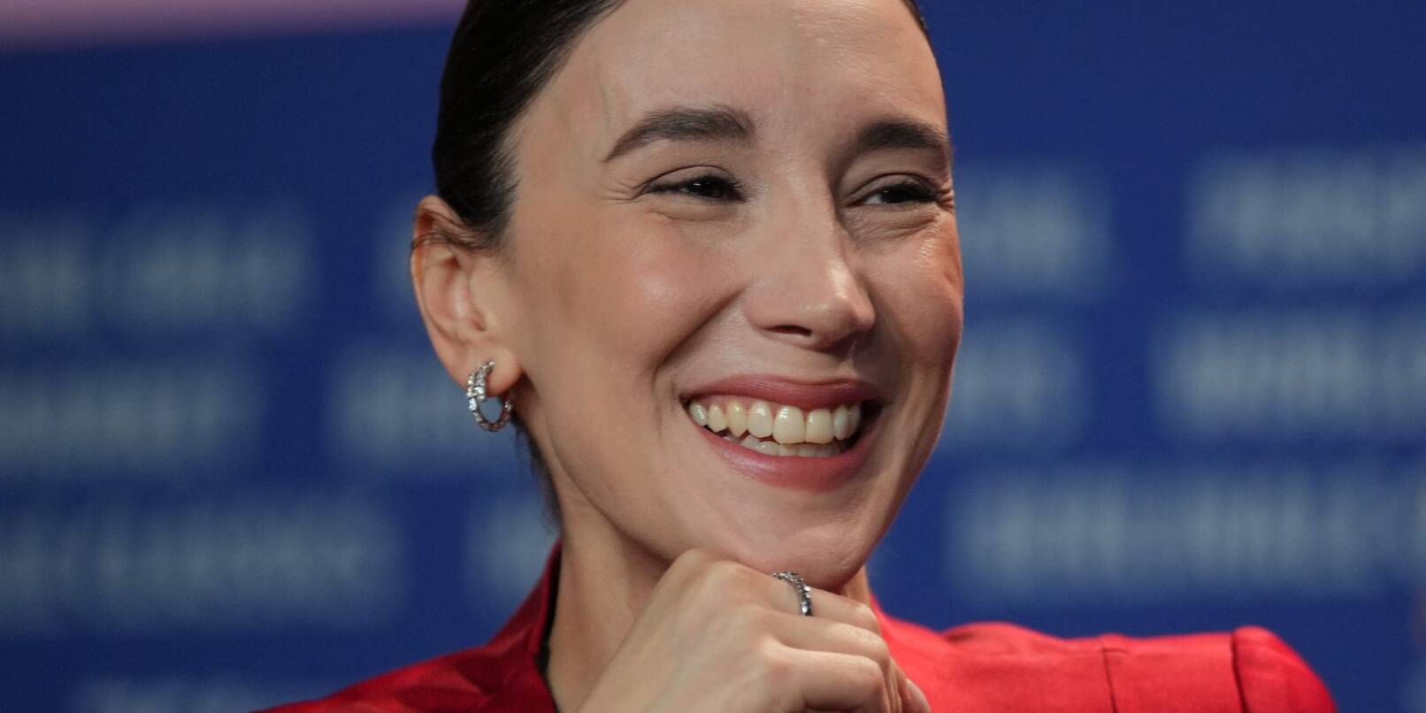 Die Schauspielerin Sibel Kekilli ist mit dem Verdienstorden des Landes Baden-Württemberg ausgezeichnet worden - nicht nur für ihre Karriere, sondern auch wegen ihres Engagements für Frauen- und Menschenrechte. (Archivbild) Die Schauspielerin Sibel Kekilli ist mit dem Verdienstorden des Landes Baden-Württemberg ausgezeichnet worden - nicht nur für ihre Karriere, sondern auch wegen ihres Engagements für Frauen- und Menschenrechte. (Archivbild)