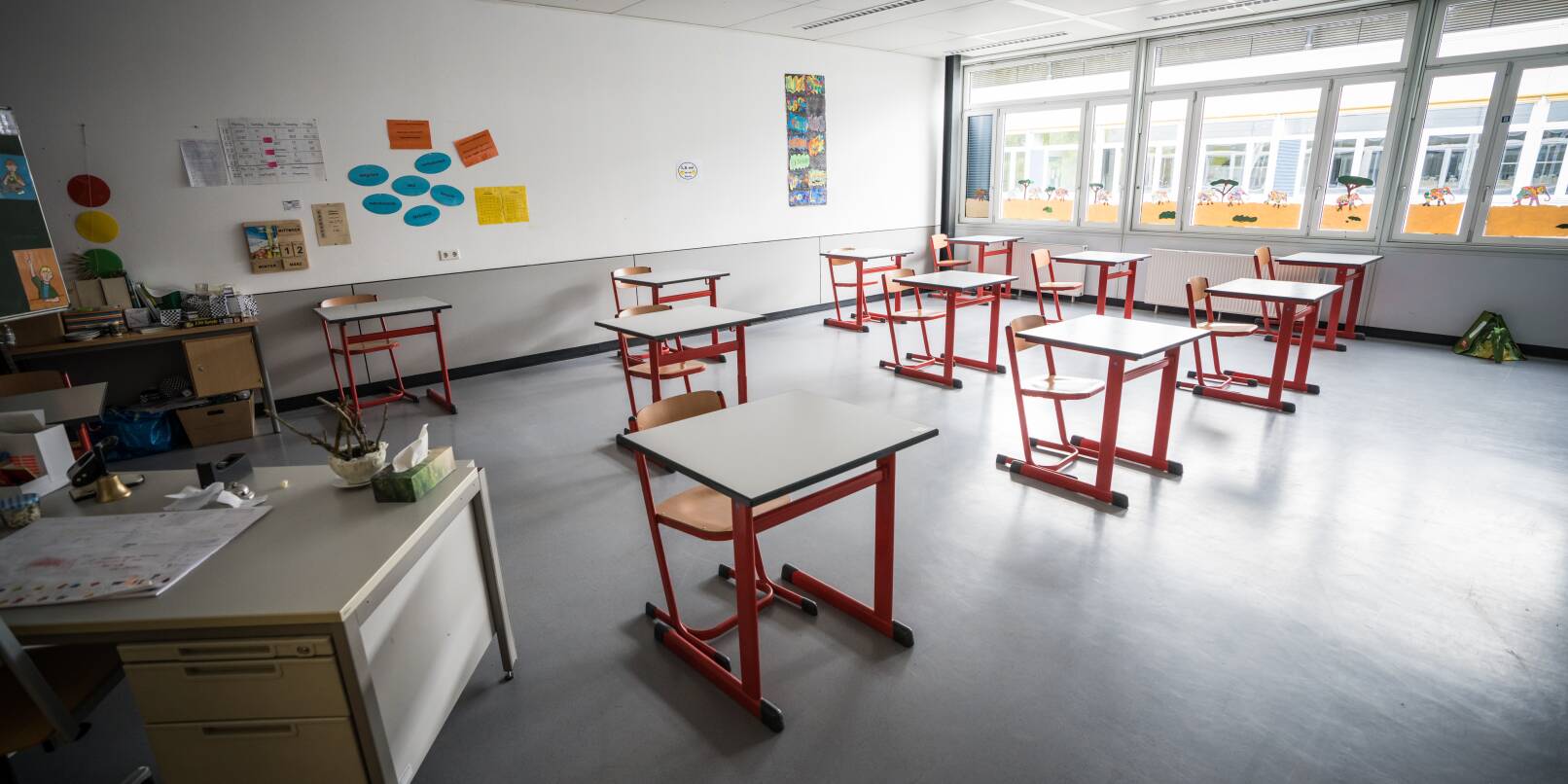 Mathe, Deutsch und Englisch - an den Haupt- und Realschulen im Odenwald wird für die Abschlussprüfungen gebüffelt. (Symbolfoto) Mathe, Deutsch und Englisch - an den Haupt- und Realschulen im Odenwald wird für die Abschlussprüfungen gebüffelt. (Symbolfoto)
