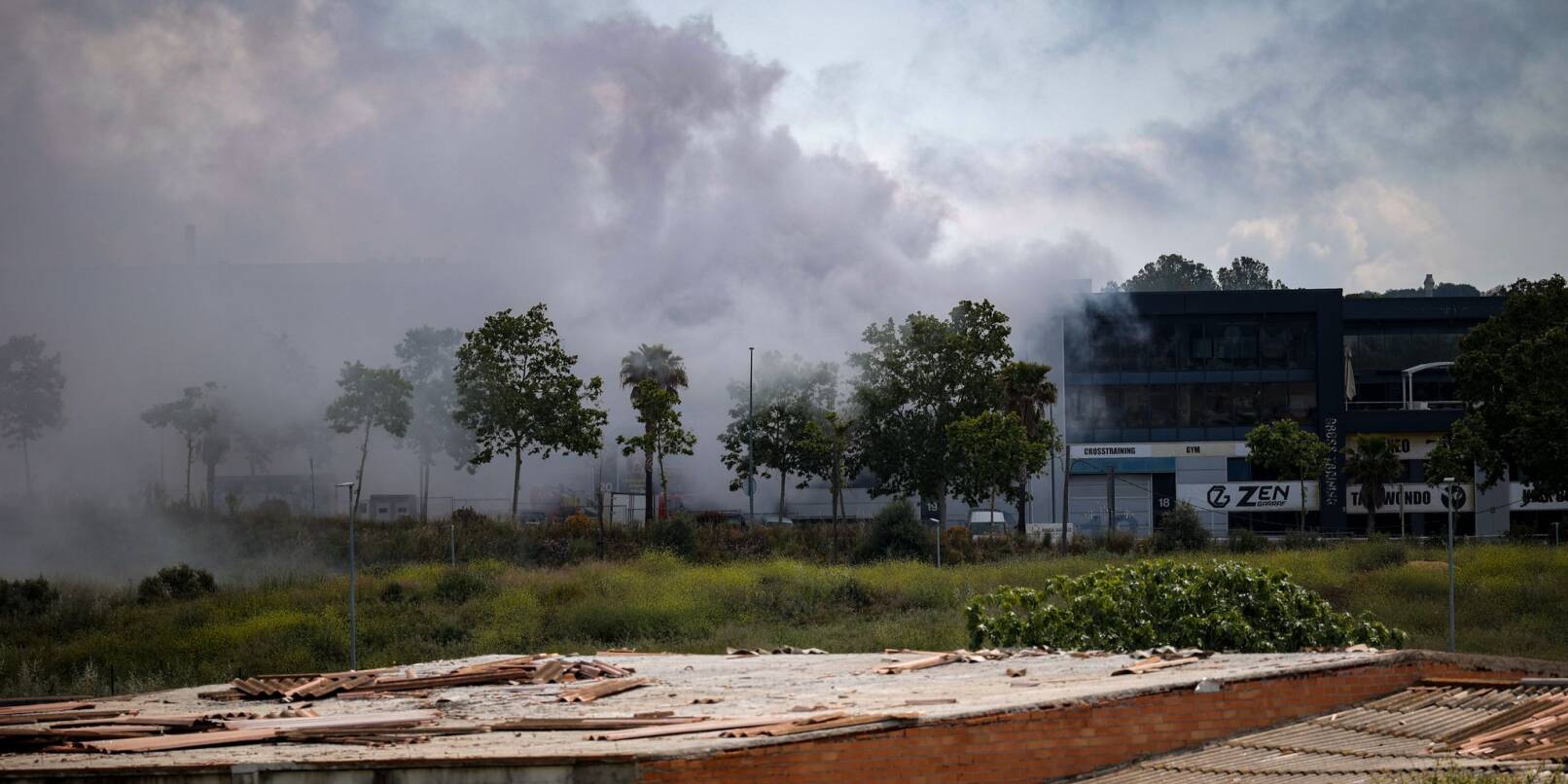 Bei einem Feuer in einer Lagerhalle in Spanien für Chlor ist eine giftige Wolke freigesetzt worden. Bei einem Feuer in einer Lagerhalle in Spanien für Chlor ist eine giftige Wolke freigesetzt worden.