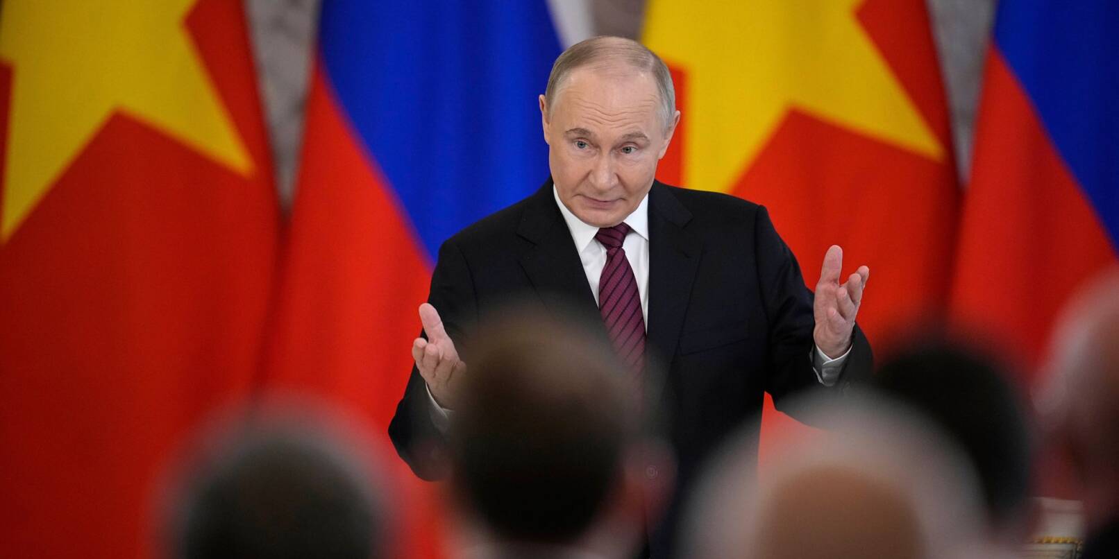 Putin hatte Mitte der Woche eine dreitägige Waffenruhe angekündigt. Putin hatte Mitte der Woche eine dreitägige Waffenruhe angekündigt.