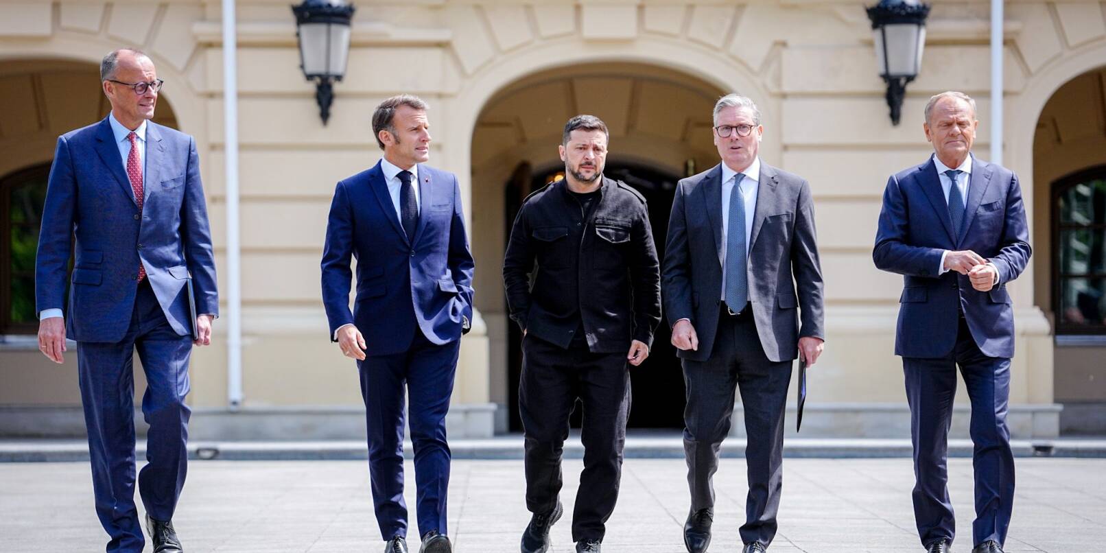 Die Ukraine und ihre wichtigsten europäischen Verbündeten machten bei ihrem groß inszenierten Treffen in Kiew eine klare Ansage an Moskau. Die Ukraine und ihre wichtigsten europäischen Verbündeten machten bei ihrem groß inszenierten Treffen in Kiew eine klare Ansage an Moskau.