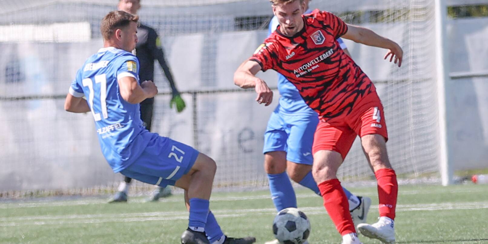 Jens Bundschuh (rechts) und die Unter-Flockenbacher Verteidigung ließen gegen den TSV Steinbach Haiger II kein Tor zu – vorne allerdings vergab der SVU im letzten Heimspiel viele Chancen. Jens Bundschuh (rechts) und die Unter-Flockenbacher Verteidigung ließen gegen den TSV Steinbach Haiger II kein Tor zu – vorne allerdings vergab der SVU im letzten Heimspiel viele Chancen.