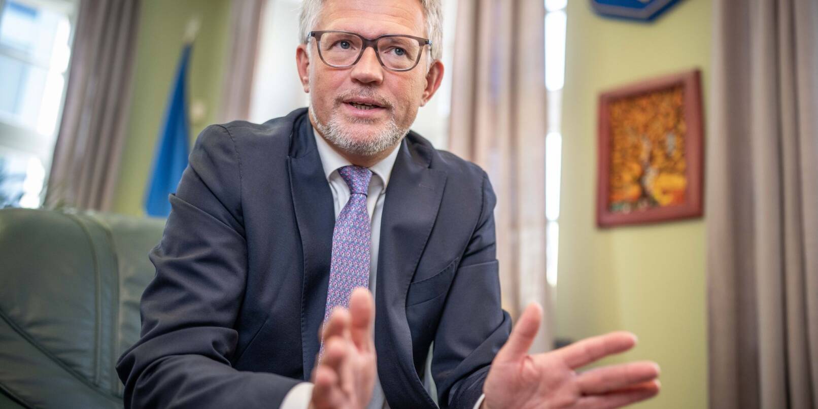 Andrij Melnyk hat die Geheimhaltung von Waffenlieferungen schon als Botschafter in Deutschland kritisiert. (Archivbild) Andrij Melnyk hat die Geheimhaltung von Waffenlieferungen schon als Botschafter in Deutschland kritisiert. (Archivbild)