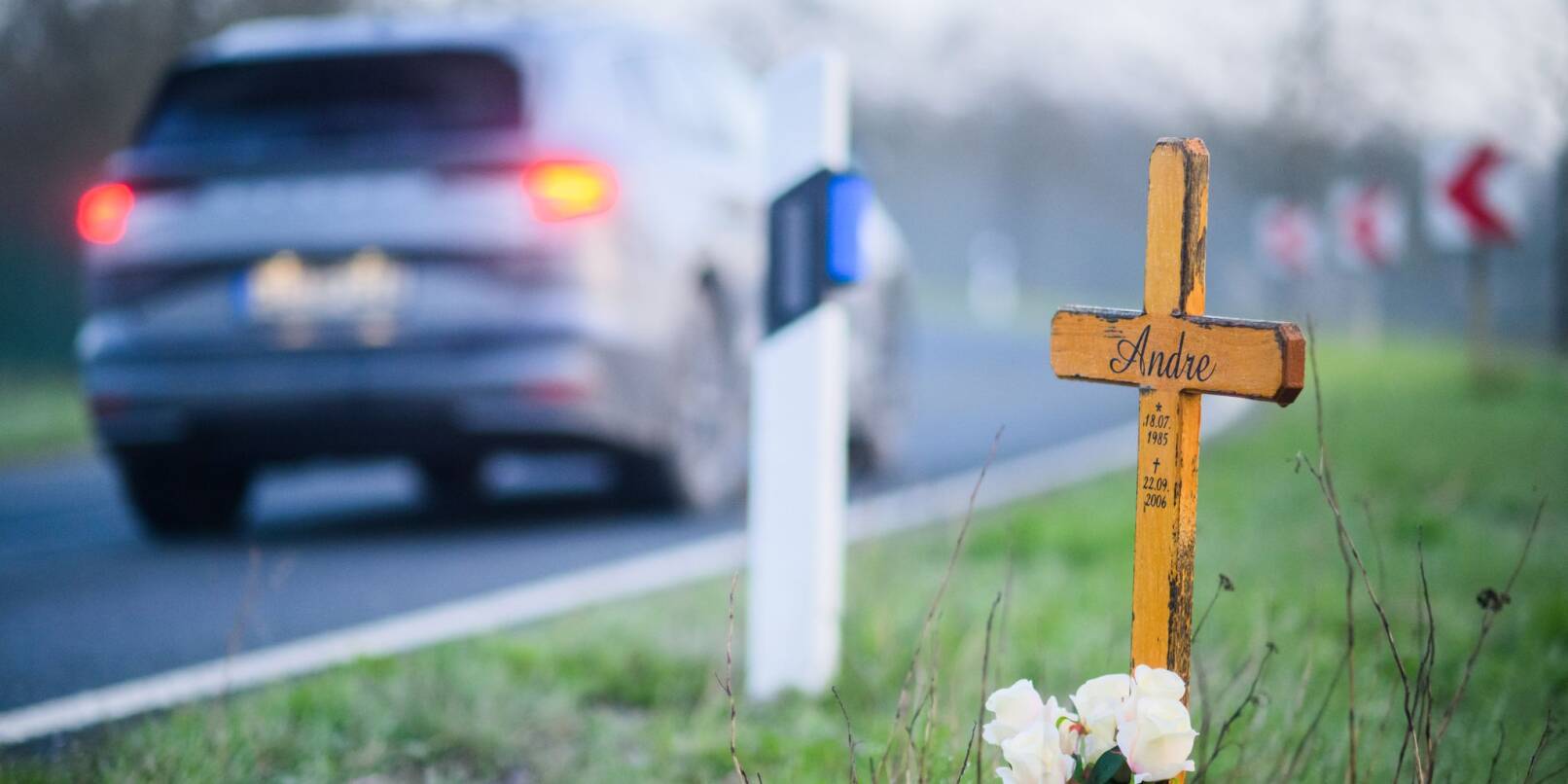 Rasen und Drängeln zählten auch 2024 zu den Hauptursachen für schwere Verkehrsunfälle in Hessen. (Archivbild) Rasen und Drängeln zählten auch 2024 zu den Hauptursachen für schwere Verkehrsunfälle in Hessen. (Archivbild)