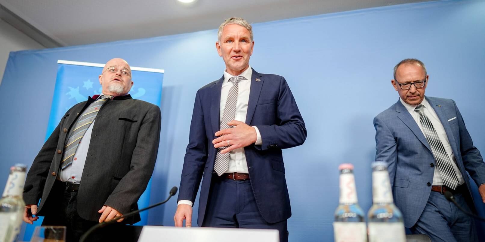 Höcke sieht Gutachten auch als wichtig für Rechtsstreit der Bundes-AfD. Höcke sieht Gutachten auch als wichtig für Rechtsstreit der Bundes-AfD.