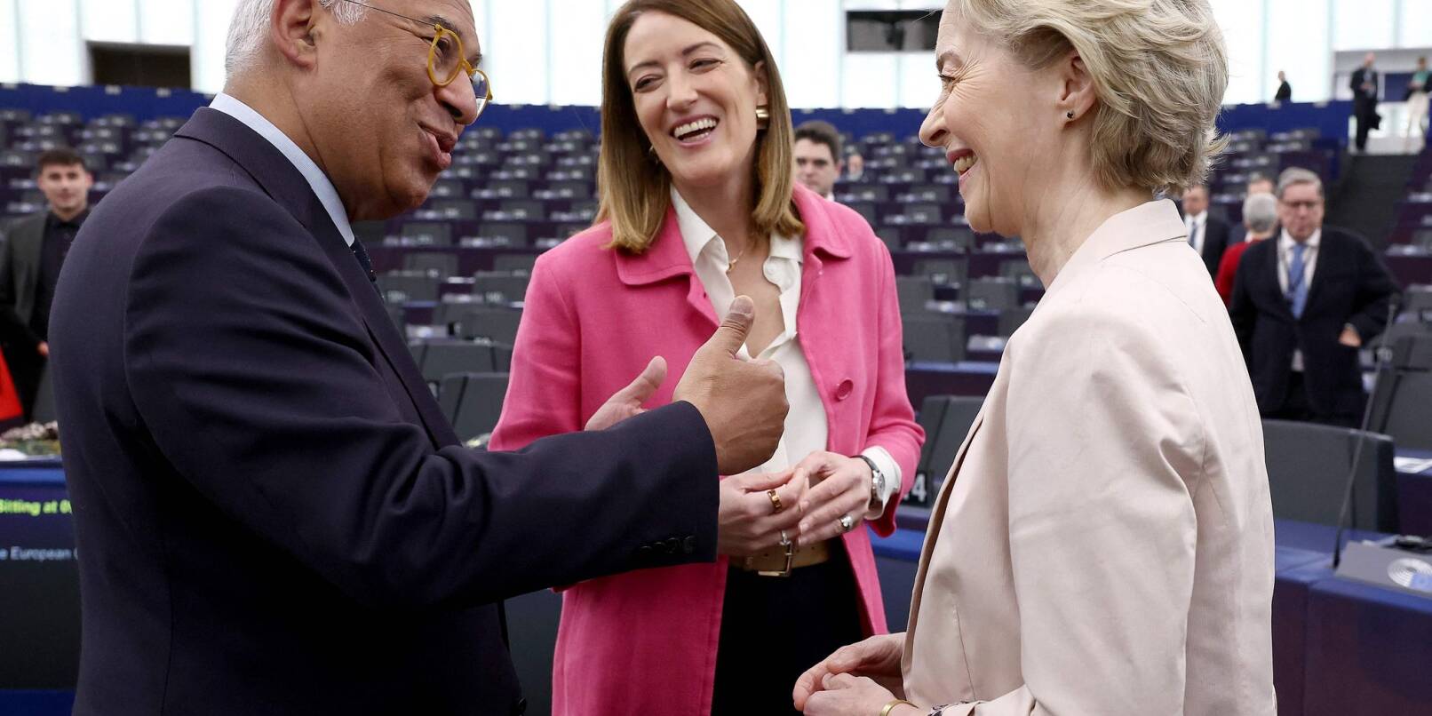Zu dritt 200 Kilometer im Charter-Jet: Costa, Metsola und von der Leyen. Zu dritt 200 Kilometer im Charter-Jet: Costa, Metsola und von der Leyen.
