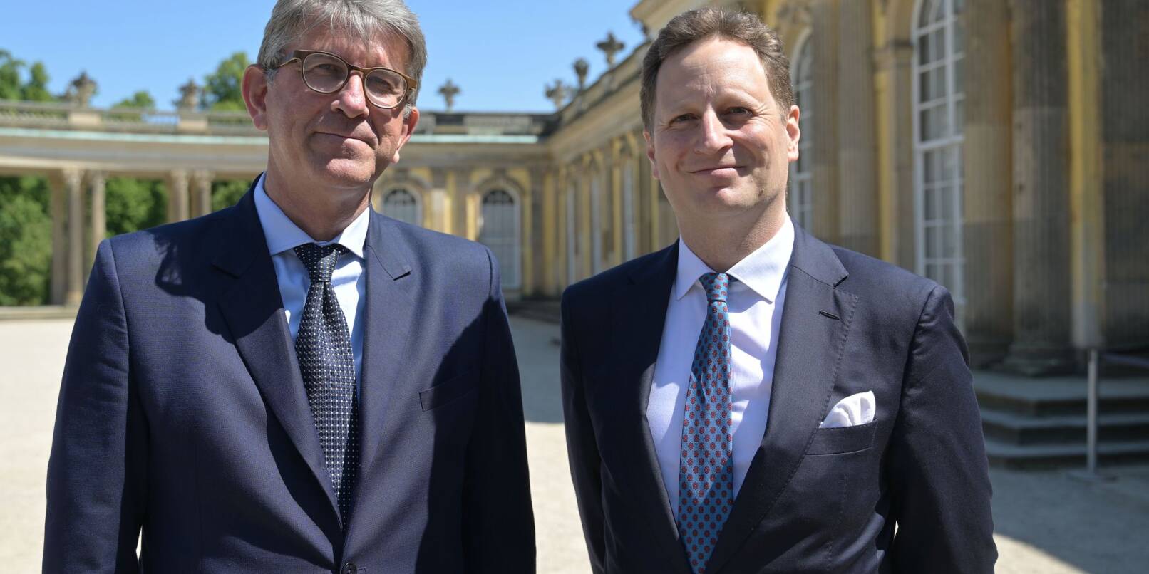 Kulturstaatsminister Wolfram Weimer (l) und Georg Friedrich Prinz von Preußen betonten, wie wichtig die Einigung im Hohenzollern-Streit ist. Kulturstaatsminister Wolfram Weimer (l) und Georg Friedrich Prinz von Preußen betonten, wie wichtig die Einigung im Hohenzollern-Streit ist.