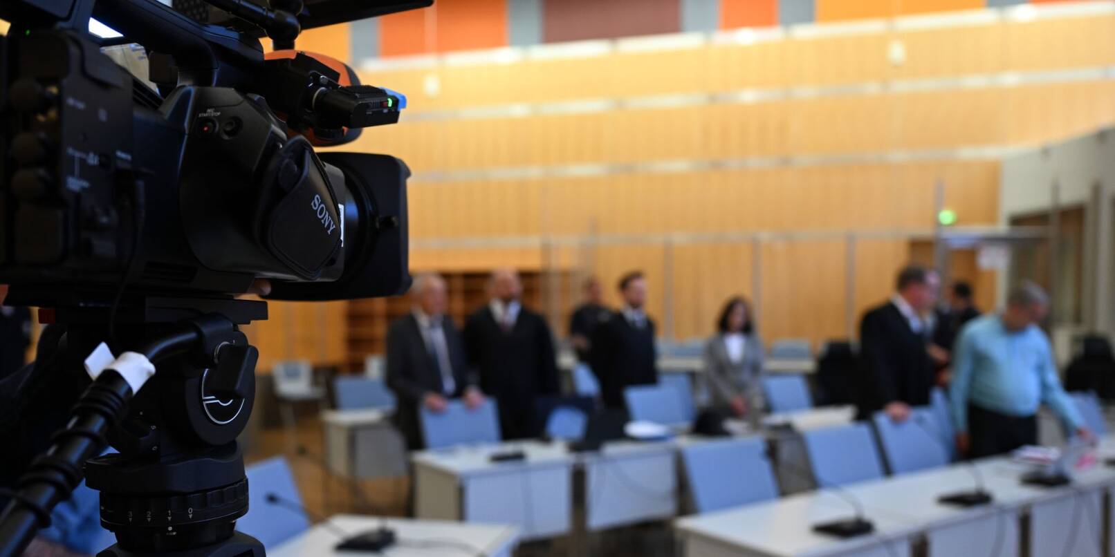 Weil sie für China spioniert haben sollen, müssen sich drei Deutsche vor dem Düsseldorfer Oberlandesgericht verantworten. Weil sie für China spioniert haben sollen, müssen sich drei Deutsche vor dem Düsseldorfer Oberlandesgericht verantworten.