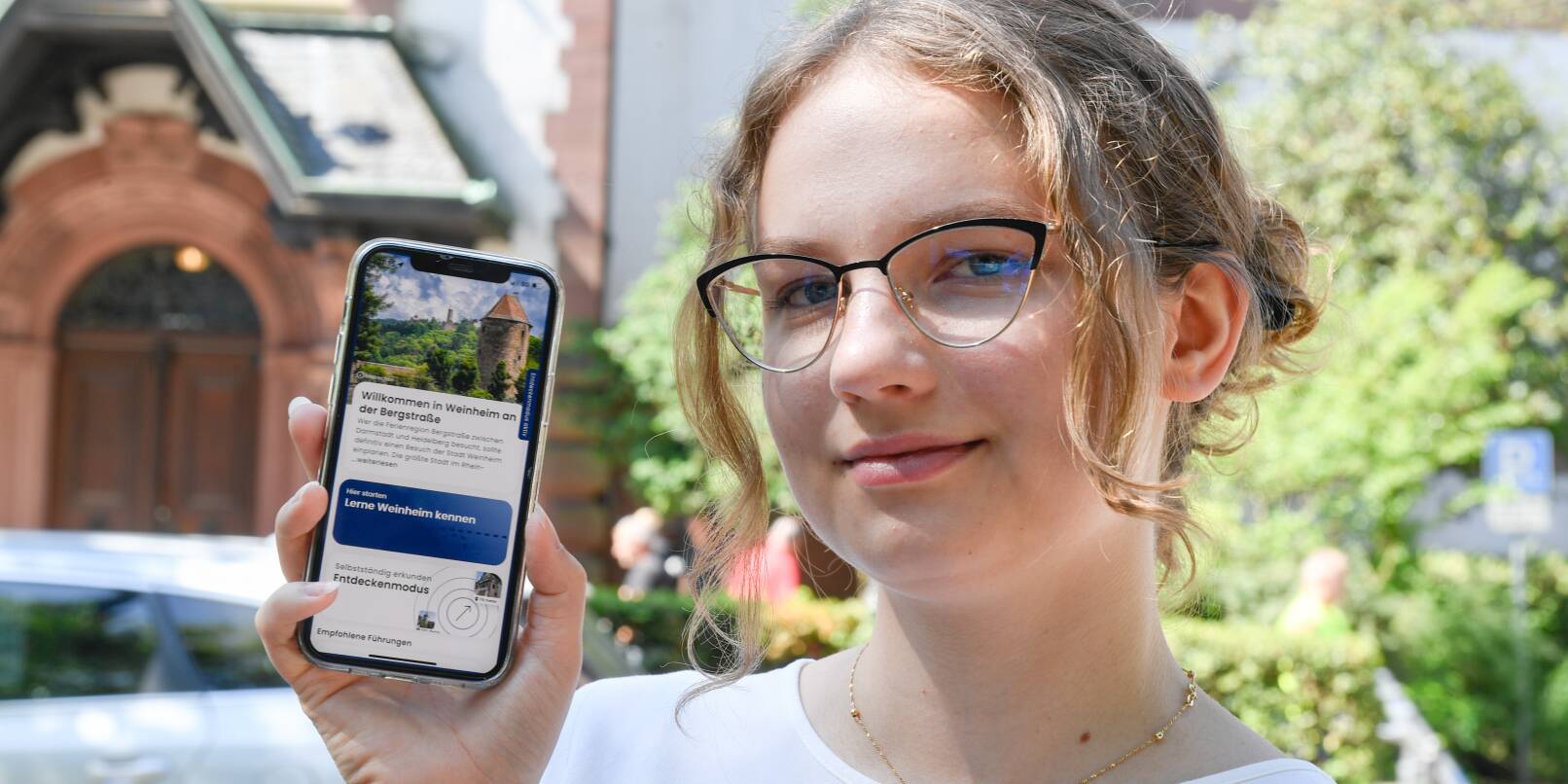 Digitale Anwendungen erleichtern nicht nur den Einkauf, sondern machen auch spontane Stadterkundung möglich. Volontärin Amelie Michel wagt den Selbstversuch und testet verschiedene Apps. Digitale Anwendungen erleichtern nicht nur den Einkauf, sondern machen auch spontane Stadterkundung möglich. Volontärin Amelie Michel wagt den Selbstversuch und testet verschiedene Apps.