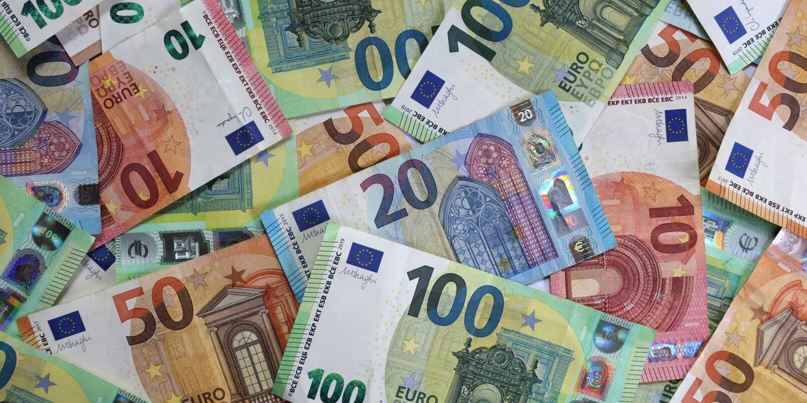Der hessische Schulunterricht behandelt auch die Themen Finanzen und Wirtschaft. In ausreichender Weise? Darüber gehen die Meinungen auseinander. (Symbolbild) Der hessische Schulunterricht behandelt auch die Themen Finanzen und Wirtschaft. In ausreichender Weise? Darüber gehen die Meinungen auseinander. (Symbolbild)
