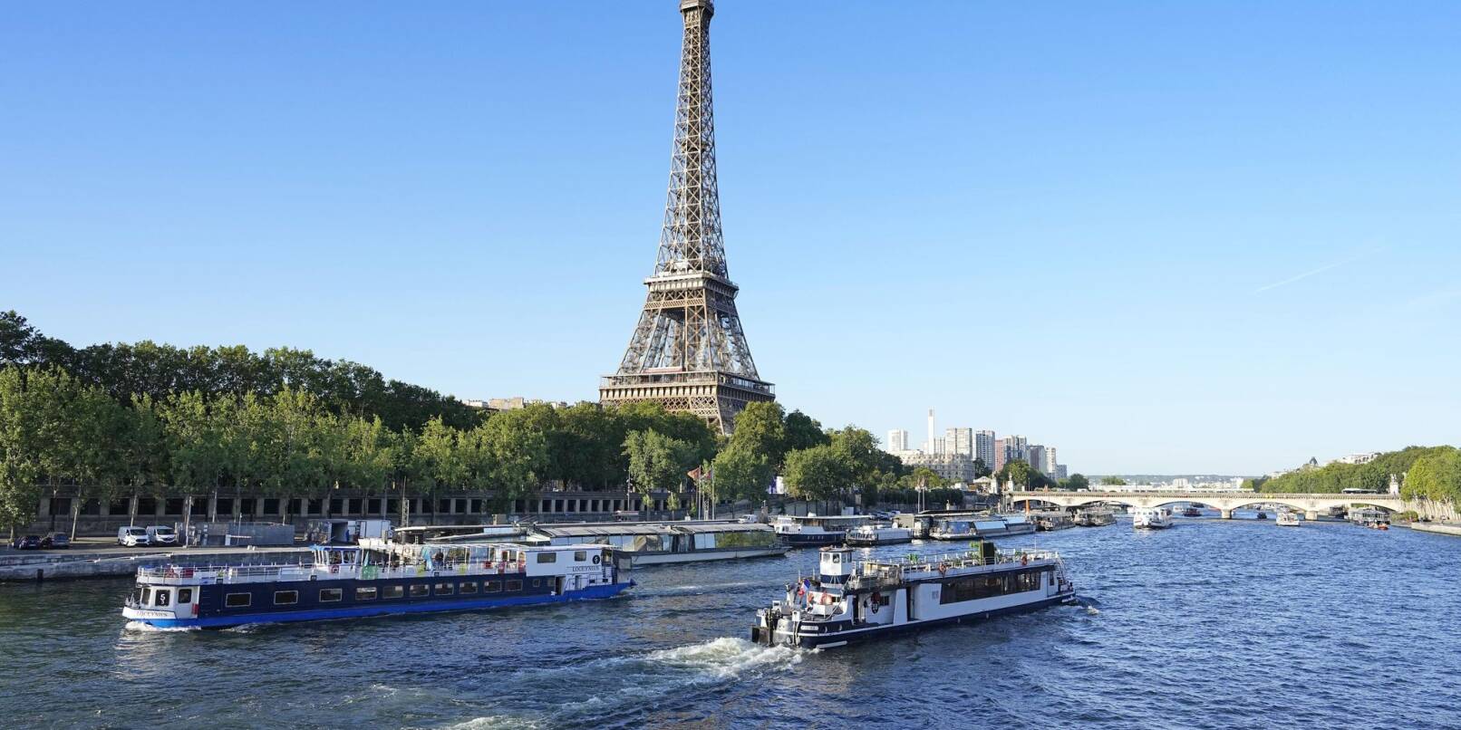 Auch in der Nähe des Eiffelturms sollen Menschen wieder in der Seine schwimmen dürfen. (Archivbild) Auch in der Nähe des Eiffelturms sollen Menschen wieder in der Seine schwimmen dürfen. (Archivbild)