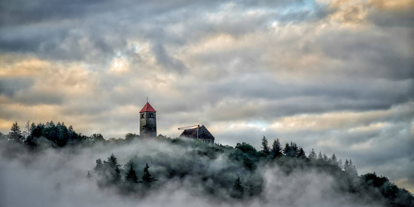 Die Wachenburg ist – zusammen mit der Windeck – das Wahrzeichen Weinheims. Ihre Geschichte ist wechselvoll. Die Wachenburg ist – zusammen mit der Windeck – das Wahrzeichen Weinheims. Ihre Geschichte ist wechselvoll.