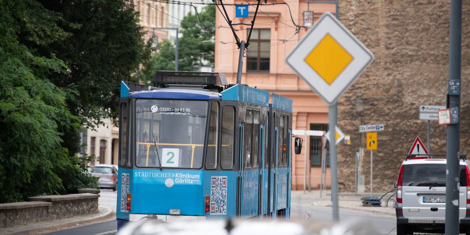 Ein gut ausgebauter ÖPNV macht Regionen für Touristen und Arbeitgeber attraktiv - und trägt somit zur Bruttowertschöpfung bei. (Symbolbild) Ein gut ausgebauter ÖPNV macht Regionen für Touristen und Arbeitgeber attraktiv - und trägt somit zur Bruttowertschöpfung bei. (Symbolbild)