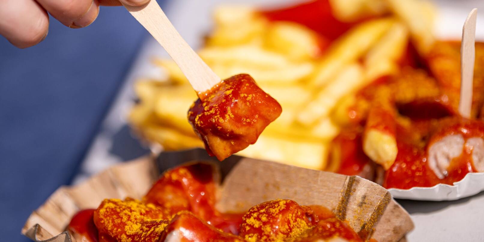 Die Currywurst wird in Kantinen immer unbeliebter. (Archivbild) Die Currywurst wird in Kantinen immer unbeliebter. (Archivbild)