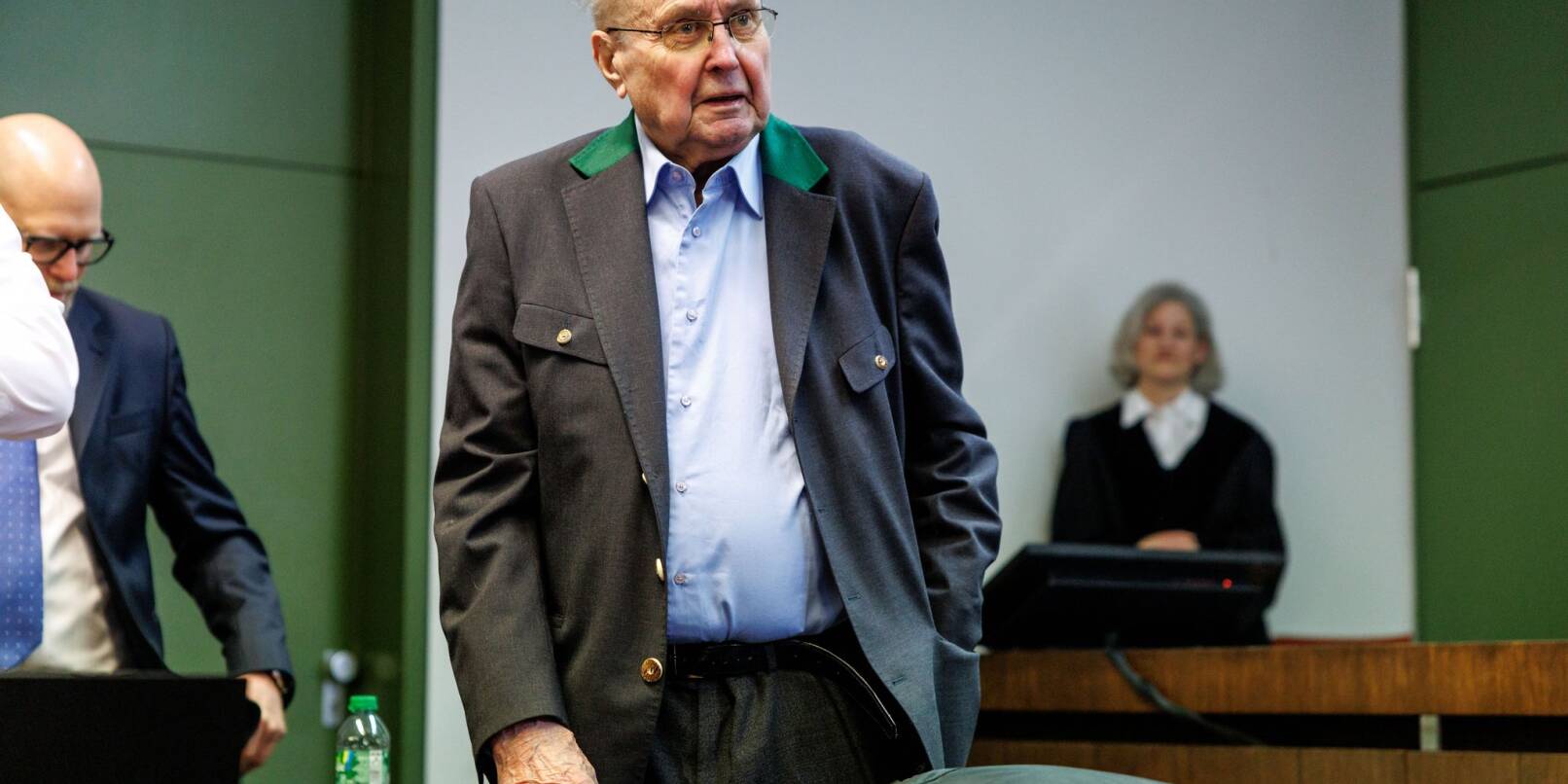 Der ehemalige CSU-Bundestagsabgeordnete Eduard Lintner aus Unterfranken hat ein Geständnis abgelegt. (Archiv) Der ehemalige CSU-Bundestagsabgeordnete Eduard Lintner aus Unterfranken hat ein Geständnis abgelegt. (Archiv)
