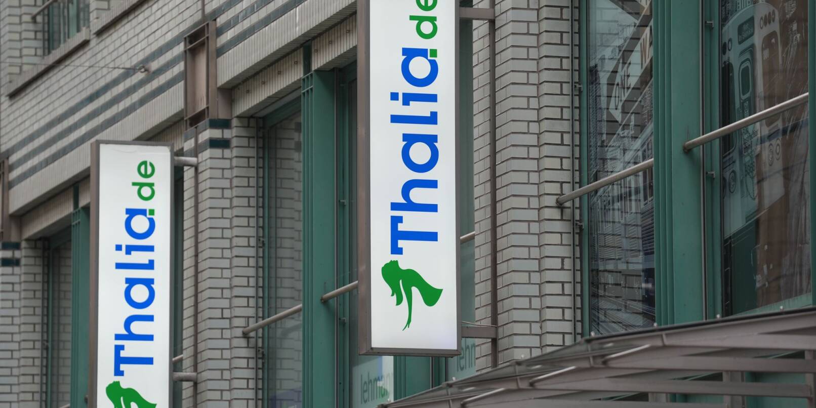 Das Thalia-Logo an einer Filiale der Buchhandelskette. Das Thalia-Logo an einer Filiale der Buchhandelskette.