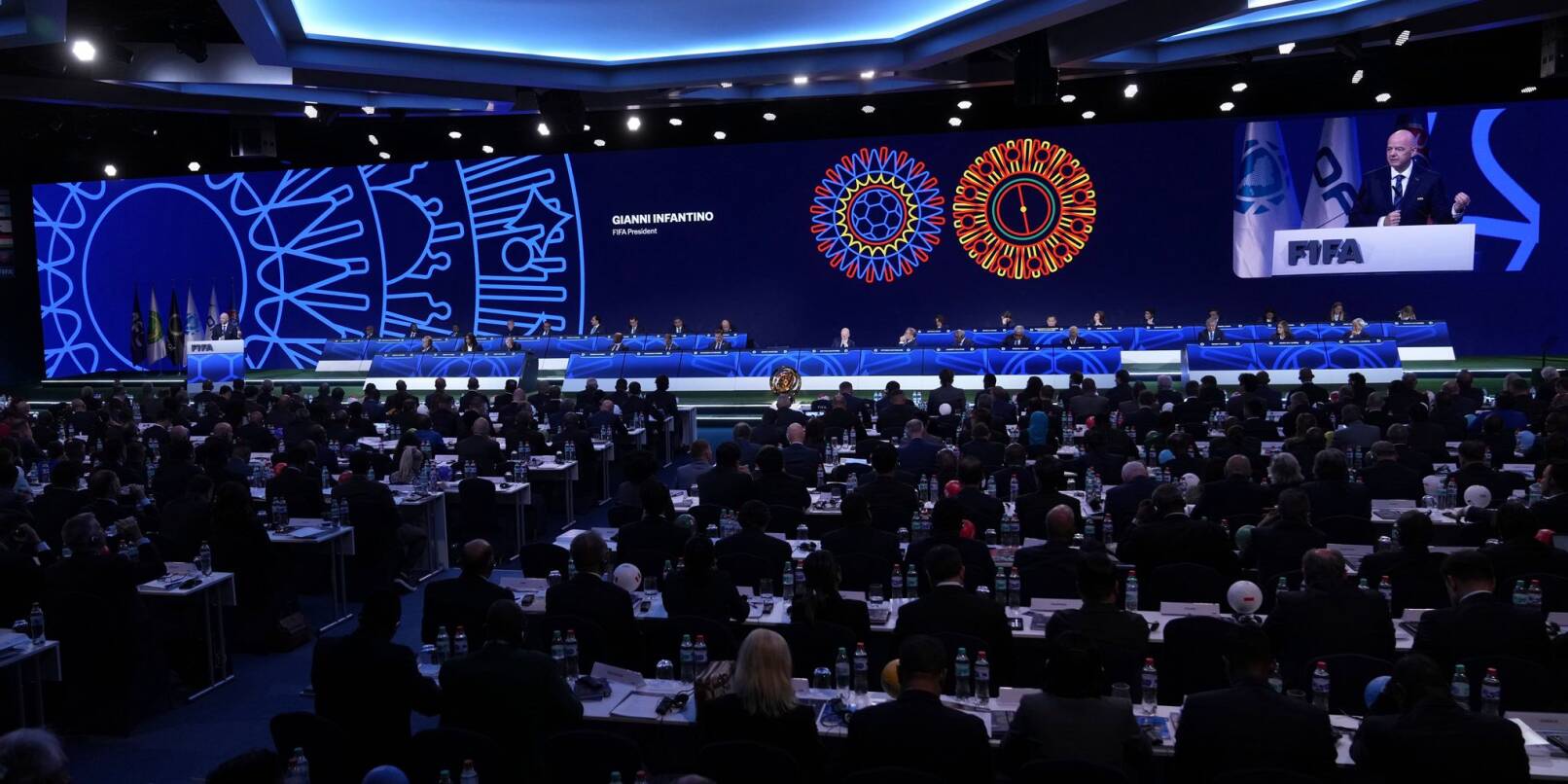 Beim FIFA-Kongress sorgt das Verhalten von FIFA-Chef Infantino für Kritik. Beim FIFA-Kongress sorgt das Verhalten von FIFA-Chef Infantino für Kritik.