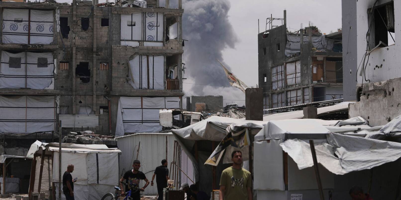 Bei israelischen Angriffen, unter anderem in Dschabalija im Norden des Gazastreifens, soll es viele Tote gegeben haben. Bei israelischen Angriffen, unter anderem in Dschabalija im Norden des Gazastreifens, soll es viele Tote gegeben haben.