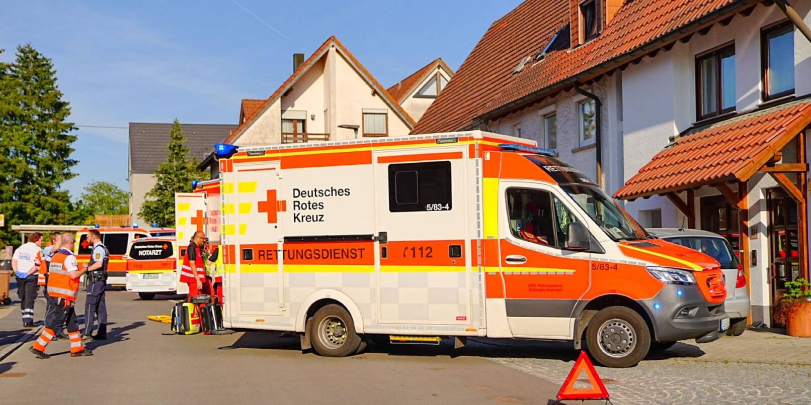 Zwei Fußgänger sind bei dem Vorfall in Notzingen verletzt worden. Zwei Fußgänger sind bei dem Vorfall in Notzingen verletzt worden.