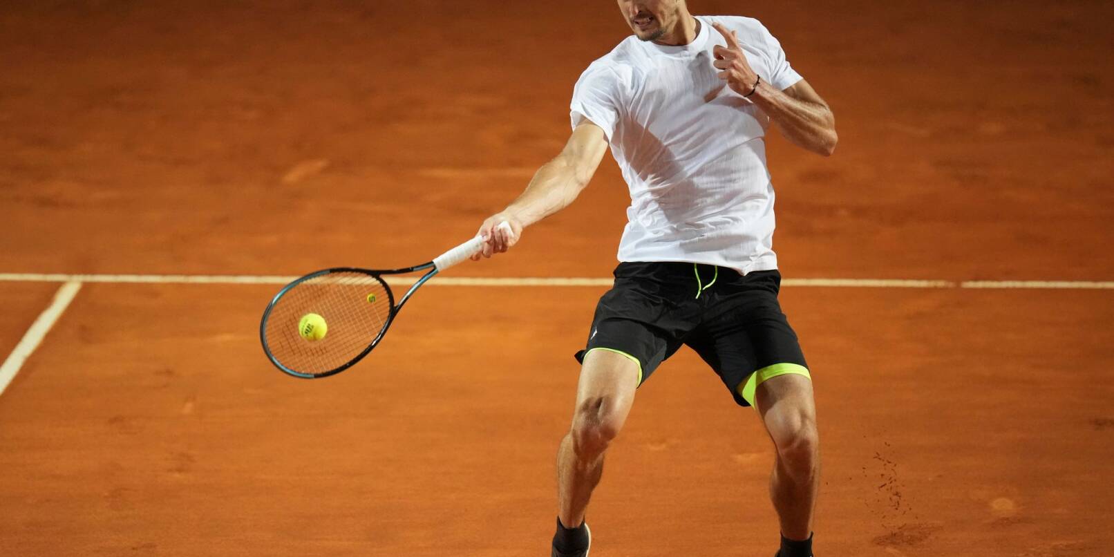 Alexander Zverev spielt überraschend doch am Hamburger Rothenbaum. Alexander Zverev spielt überraschend doch am Hamburger Rothenbaum.
