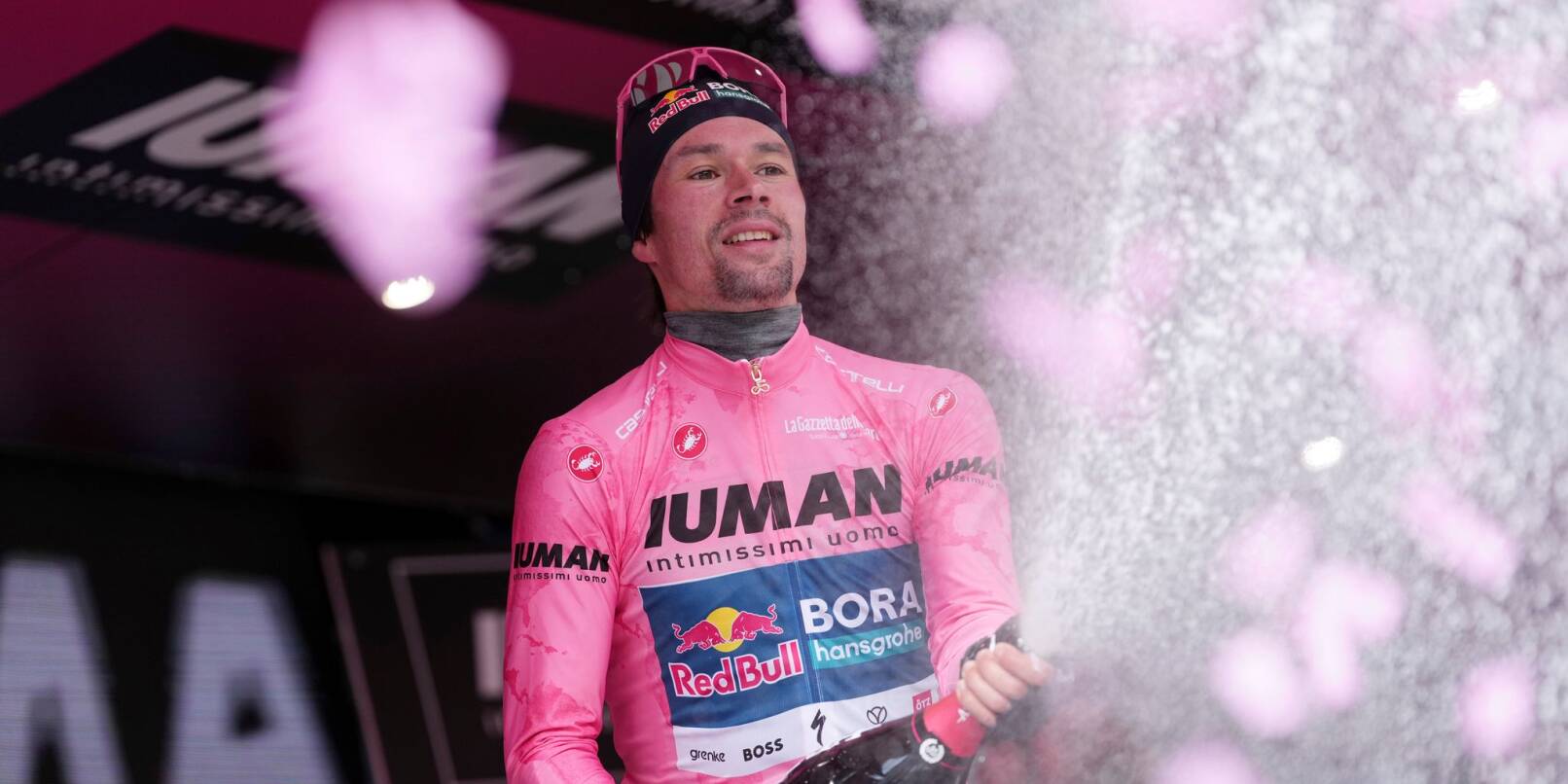 Der Slowene Primoz Roglic hat beim Giro d’Italia das Rosa Trikot des Gesamtführenden übernommen. Der Slowene Primoz Roglic hat beim Giro d’Italia das Rosa Trikot des Gesamtführenden übernommen.