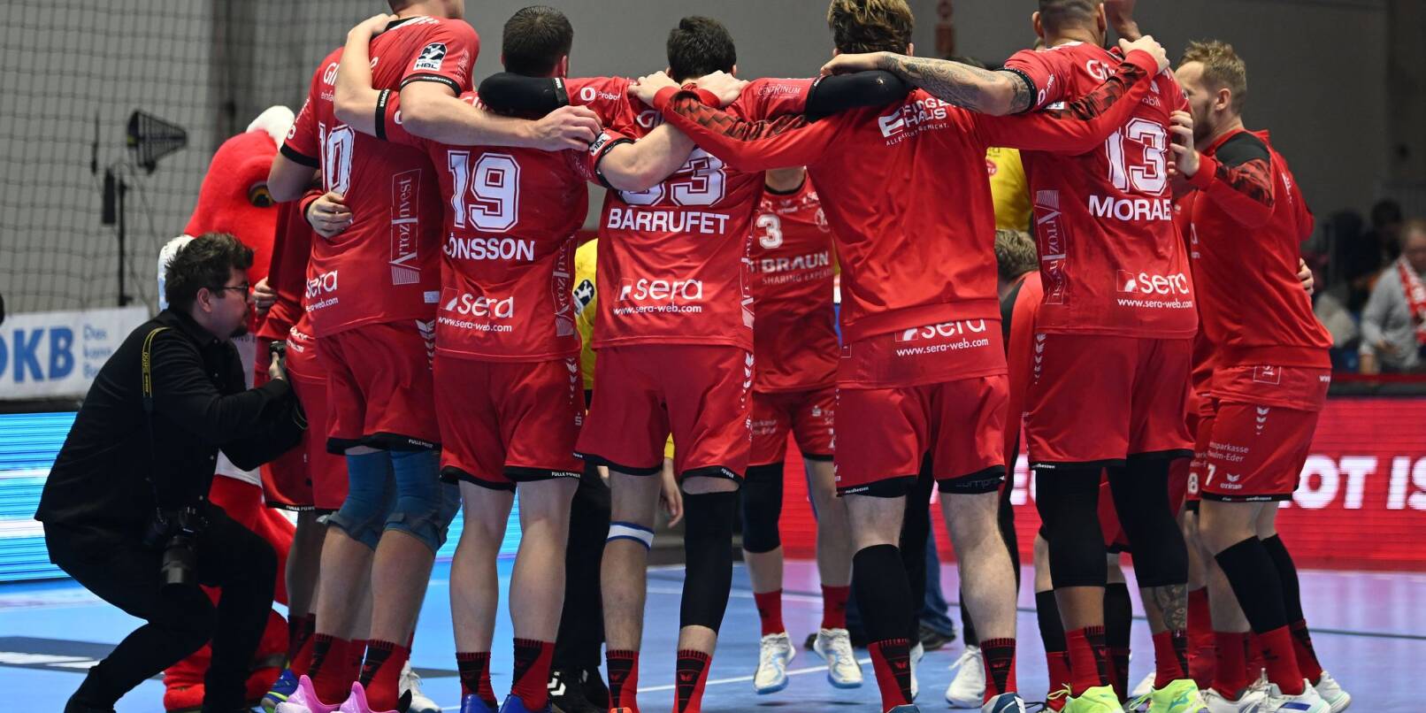 Die MT Melsungen hat das Topspiel in der Handball-Bundesliga bei der TSV Hannover-Burgdorf gewonnen. Die MT Melsungen hat das Topspiel in der Handball-Bundesliga bei der TSV Hannover-Burgdorf gewonnen.