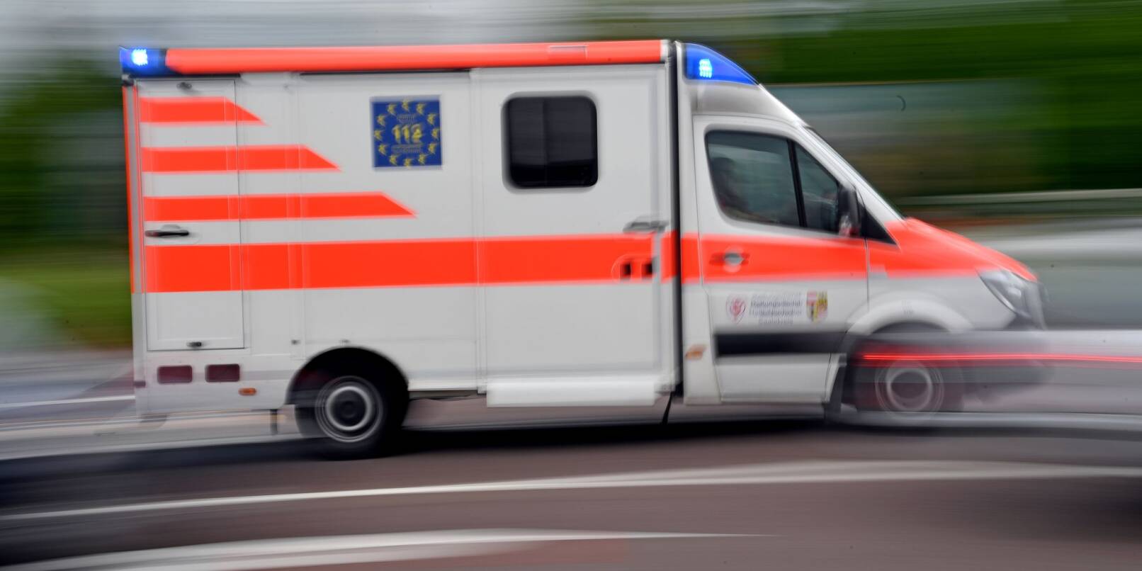 Zwei Autofahrer kamen mit schweren Verletzungen ins Krankenhaus. (Symbolbild) Zwei Autofahrer kamen mit schweren Verletzungen ins Krankenhaus. (Symbolbild)