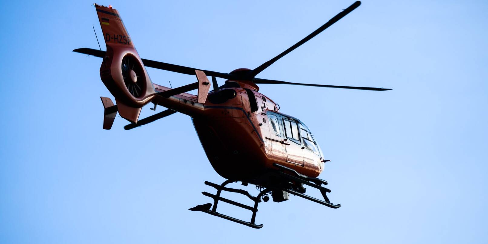 Der Rettungshubschrauber landete an der Unfallstelle. (Symbolbild) Der Rettungshubschrauber landete an der Unfallstelle. (Symbolbild)