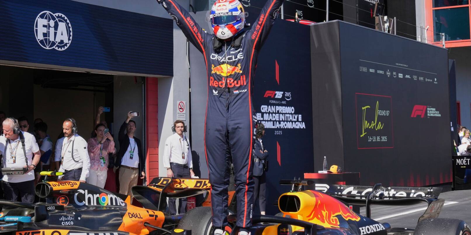 Sieg im 400. Rennen des Red-Bull-Teams: Max Verstappen setzt seine Imola-Erfolgsserie fort. Sieg im 400. Rennen des Red-Bull-Teams: Max Verstappen setzt seine Imola-Erfolgsserie fort.