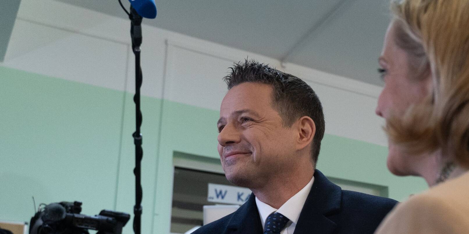 Der Warschauer Oberbürgermeister Rafal Trzaskowski muss im Rennen um die Präsidentschaft in die Stichwahl. Der Warschauer Oberbürgermeister Rafal Trzaskowski muss im Rennen um die Präsidentschaft in die Stichwahl.