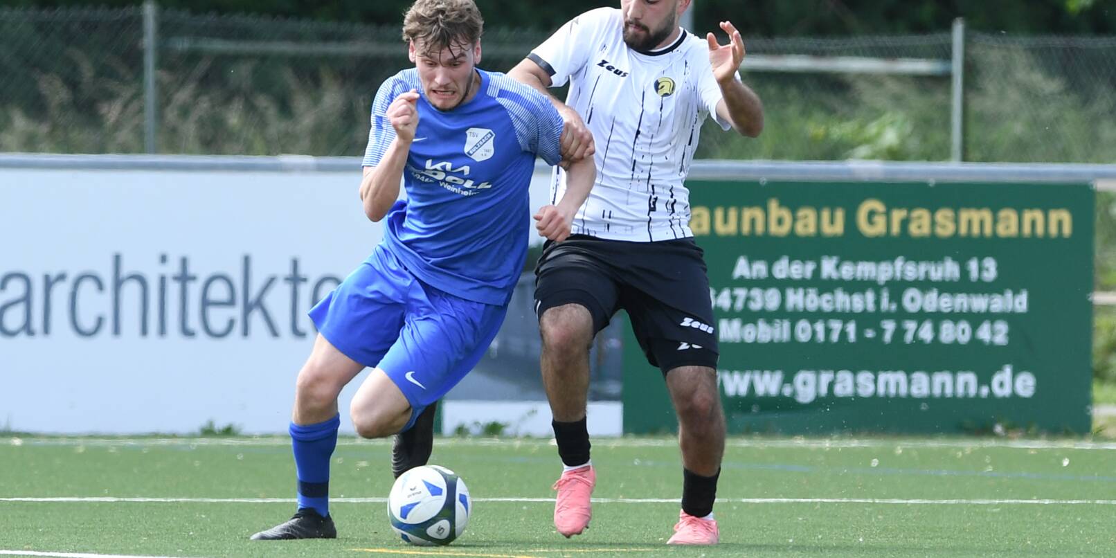Der Sulzbacher Mentor Tafiljaj zieht an Kadir Kapucu vorbei. Der TSV entschied das Bergstraßen-Derby in der Kreisklasse A2 gegen United Weinheim überraschend deutlich mit 4:0 Toren. Der Sulzbacher Mentor Tafiljaj zieht an Kadir Kapucu vorbei. Der TSV entschied das Bergstraßen-Derby in der Kreisklasse A2 gegen United Weinheim überraschend deutlich mit 4:0 Toren.