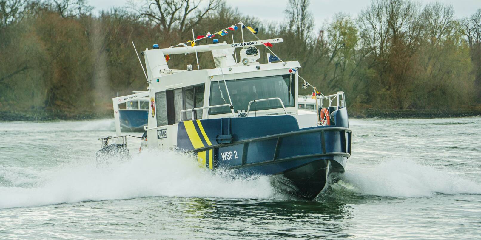 Auch Polizeiboote aus Rheinland-Pfalz kamen bei der Suche zum Einsatz. (Symbolbild) Auch Polizeiboote aus Rheinland-Pfalz kamen bei der Suche zum Einsatz. (Symbolbild)