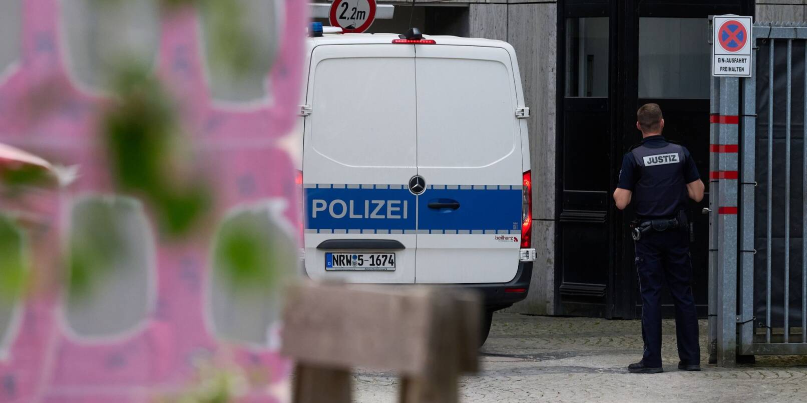 Im Landgericht Bielefeld wurde der Tatverdächtige einem Haftrichter vorgeführt. Im Landgericht Bielefeld wurde der Tatverdächtige einem Haftrichter vorgeführt.
