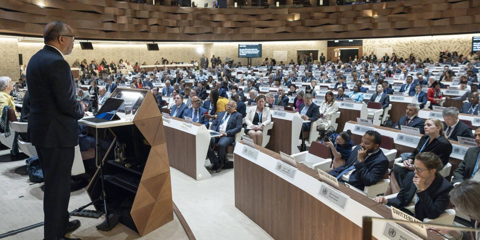 Im Vertrag festgehalten: Die WHO kann keinen Impfzwang oder Lockdowns anordnen. Im Vertrag festgehalten: Die WHO kann keinen Impfzwang oder Lockdowns anordnen.