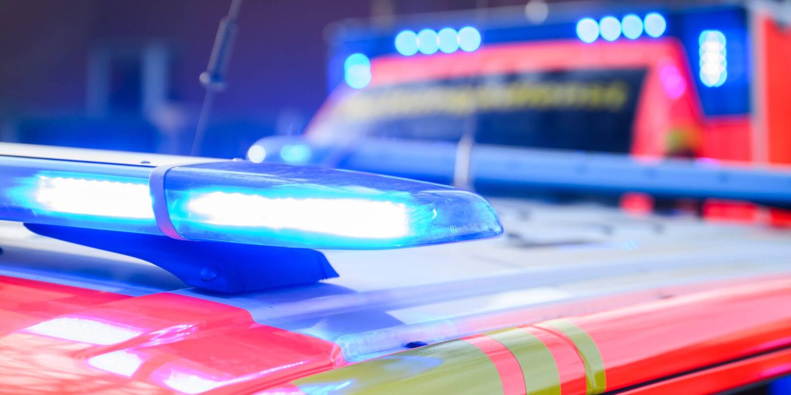Auf einer Straße in Visselhövede ist ein Mann tödlich verletzt worden. Zwei weitere Männer wurden schwer verletzt ins Krankenhaus gebracht. (Symbolbild) Auf einer Straße in Visselhövede ist ein Mann tödlich verletzt worden. Zwei weitere Männer wurden schwer verletzt ins Krankenhaus gebracht. (Symbolbild)
