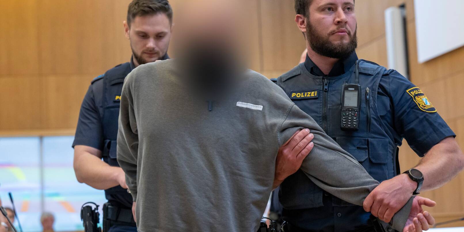 Der mutmaßliche Kopf des Trios soll auch in der Ukraine gekämpft haben. Der mutmaßliche Kopf des Trios soll auch in der Ukraine gekämpft haben.