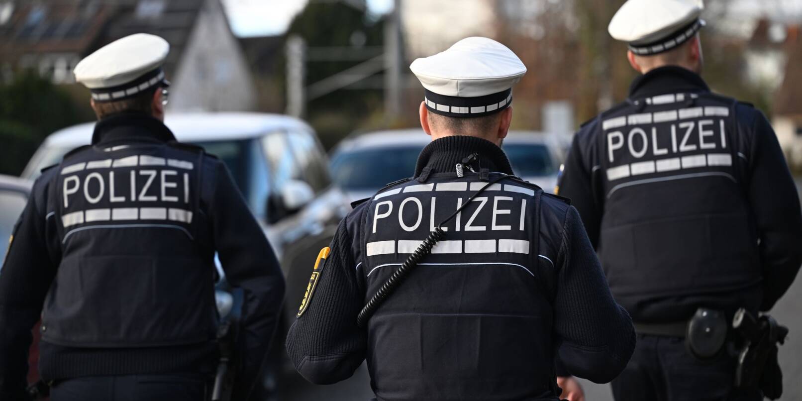 Mehrere Polizeistreifen waren am Montag wegen eines 42-Jährigen im Einsatz. (Symbolbild) Mehrere Polizeistreifen waren am Montag wegen eines 42-Jährigen im Einsatz. (Symbolbild)