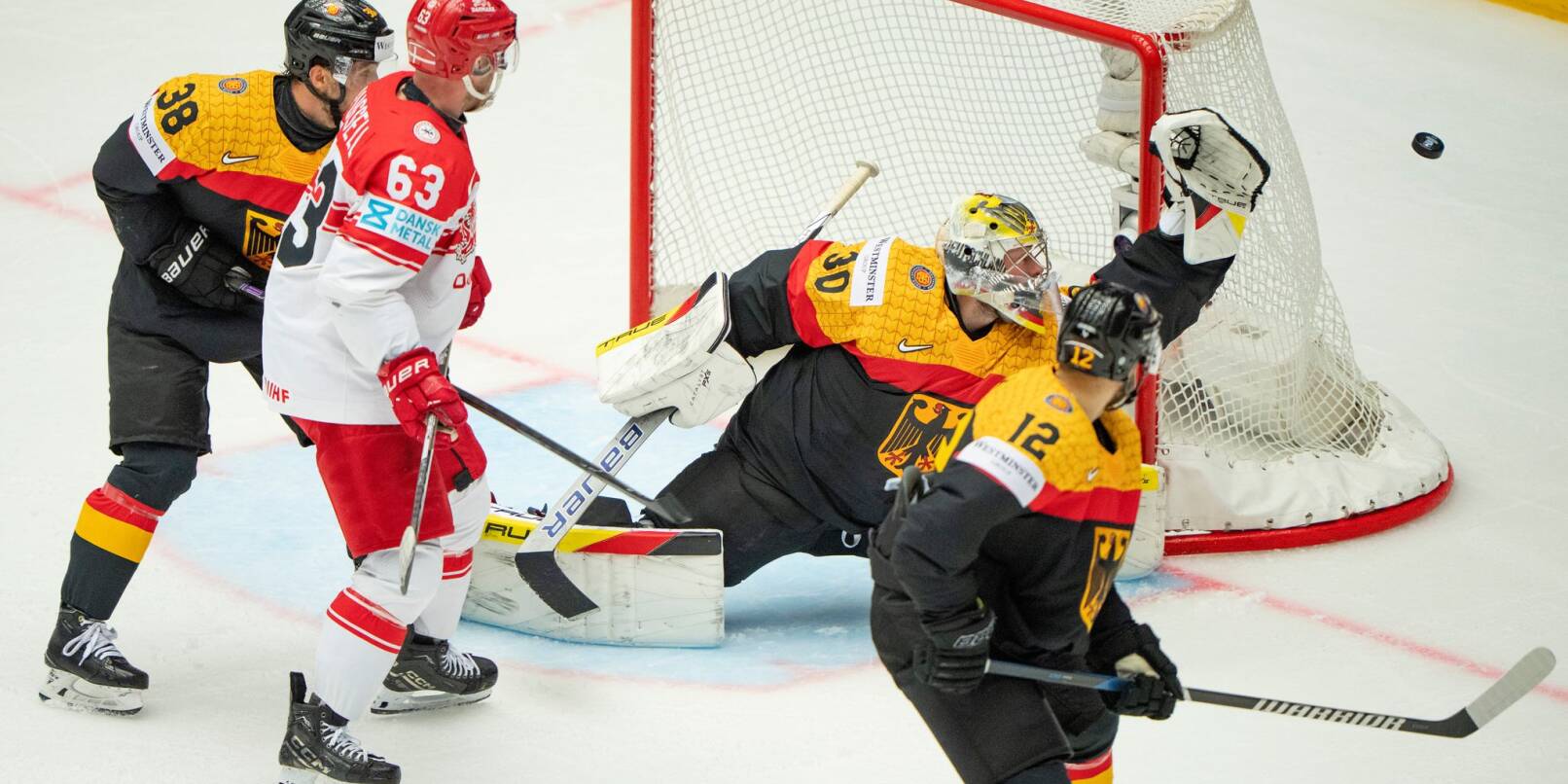 Torhüter Philipp Grubauer überzeugt gegen Dänemark. Torhüter Philipp Grubauer überzeugt gegen Dänemark.